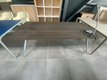 Bureau de direction plan droit 210 x 100 cm, plateau finition wengé et piét. alu