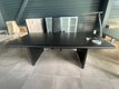 Ensemble de direction 230 x 110 cm revêtu de bois de placage frêne noir avec VDF et deux armoires