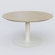 Table Basse Fashion Styl piètement colonne en métal et plateau bois. Plateau Chêne et pietement Blanc (RAL 9010).