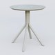 Table Basse Fashion Styl piètement 4 branches en métal et plateau bois. Plateau Gris (RAL 7038) et pietement MD.