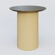 Table Basse Fashion Styl piètement colonne en métal D-26cm et plateau bois. Plateau Chêne Moka et pietement Jaune Cuivre (RAL 1002).