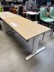 Bureau K1, 160 x 80 plateau chêne et piétement blanc et voile de fond en mélaminé