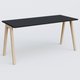 Bureau K9 piètement incliné en bois et plateau 160*70 cm. Plateau Noir et pietement bois massif de hêtre.
