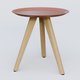 Table Basse Fashion Styl piètement 3 pieds bois et plateau métal. Plateau Brun cuivré (RAL 8004) et pietement Chêne.