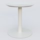 Table Basse Fashion Styl piètement colonne métalique. Plateau Blanc (RAL 9010) et pietement Blanc (RAL 9010).