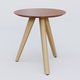 Table Basse Fashion Styl piètement 3 pieds en bois et plateau bois. Plateau Brun cuivré (RAL 8004) et pietement Chêne.