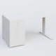 K1 Plateau droit 140x80 avec tour de rangement sous plateau à gauche. Plateau Blanc et pietement Blanc