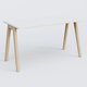 Bureau K9 piètement incliné en bois et plateau 140*70 cm. Plateau Blanc et pietement bois massif de hêtre.