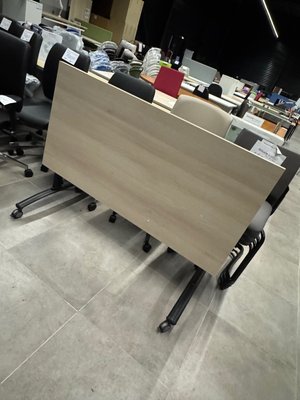 DESTOCKAGE - Accueil & Réunion - Table abattantte 140 x 70 cm structure noire plateau acacia