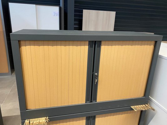 DESTOCKAGE - Chaise - Armoire basse hauteur 70 cm , largeur 120 cm coffre anthracite et rideaux couleur hêtre
