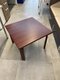 Table basse carré 60 cm, hauteur 46 cm, finition merisier