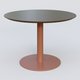 Table Basse Fashion Styl piètement colonne en métal et plateau bois. Plateau Chêne Moka et pietement Brun cuivré (RAL 8004).