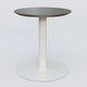 Table Basse Fashion Styl piètement colonne en métal et plateau bois. Plateau Chêne Moka et pietement Blanc (RAL 9010).