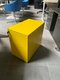 Caisson mobile largeur 32 cm métallique 2 tiroirs jaune dont 1 pour dossiers suspendus