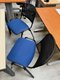 Lot de deux chaises visiteur structure 4 pieds avec assise bleu et dossier en résille noir