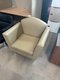 Chauffeuse en cuir beige