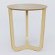 Table Basse Fashion Styl piètement tryptique en métal et plateau bois. Plateau Chêne et pietement Jaune Cuivre (RAL 1002).