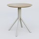 Table Basse Fashion Styl piètement 4 branches en métal et plateau bois. Plateau Chêne et pietement Gris (RAL 7038).