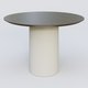 Table Basse Fashion Styl piètement colonne en métal D-26cm et plateau bois. Plateau Chêne Moka et pietement Blanc (RAL 9010).