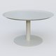 Table Basse Fashion Styl piètement colonne métalique. Plateau Gris (RAL 7038) et pietement Gris (RAL 7038).