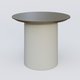 Table Basse Fashion Styl piètement colonne en métal D-26cm et plateau bois. Plateau Chêne Moka et pietement Gris (RAL 7038).