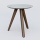 Table Basse Fashion Styl piètement 3 pieds en bois et plateau bois. Plateau Gris (RAL 7038) et pietement Chêne Moka.