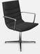 Fauteuil dossier moyen STRATUS, hauteur d'assise et dossier fixes, retour point fixe, revêtement vinyle BLOOM  coloris noir, piétement fixe 4 branches sur patins en aluminium poli