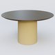Table Basse Fashion Styl piètement colonne en métal D-26cm et plateau bois. Plateau Chêne Moka et pietement Jaune Cuivre (RAL 1002).