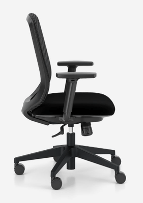 OPERATIVE - Dossier résille - SOLO fauteuil opérative synchrone, dossier résille coloris noir avec renfort lombaire réglable en hauteur, tissu BONDAI coloris noir, accotoirs réglables en hauteur, structure nylon noir