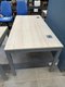 Bureau 160 x 80 cm avec obturateur plateau acacia et piétement couleur aluminium