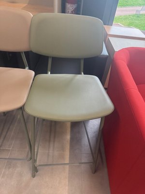 DESTOCKAGE - Chaise - Chaise hauteur 65 cm assise revêtement PVC couleur kaki piétement vert kaki