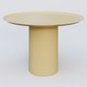 Table Basse Fashon Styl piètement colonne métalique D-26 cm. Plateau Jaune Cuivre (RAL 1002) et pietement Jaune Cuivre (RAL 1002).