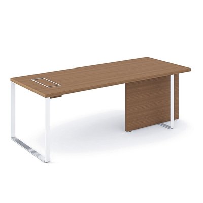 Gamme P1 - Tables de bureau - P1 Table de bureau 220x90cm. top access à droite. avec voile de fond