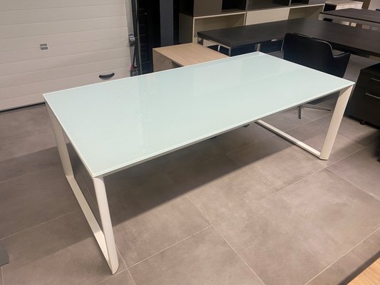 DESTOCKAGE - Bureau - Ensemble bureau direction 200x100cm plateau en verre, piét. blanc, créd. basse chêne 110x57x63cm 3 tiroirs une porte battante