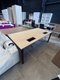 Table 200 x 100 piétement K3 avec 2 top access équipé de PC et USB plateau chêne et piétement noir