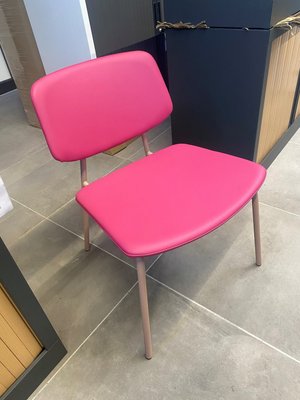 DESTOCKAGE - Chaise - Lot de deux chaises OLYMPE structure acier 4 pieds rose , assise avec revêtement PVC rose