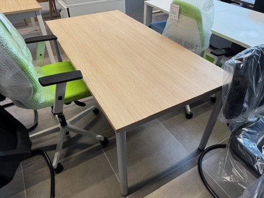 DESTOCKAGE - Bureau - Bureau 180 x 80 cm plateau chêne piétement 4 pieds rond couleur aluminium