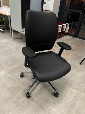 DESTOCKAGE - Sièges & Fauteuils - Fauteuil assise et dossier vinyle, accotoirs réglables en hauteur, asisse réglable en profondeur, piétement alu