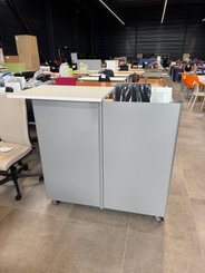 DESTOCKAGE - Bureau - Comptoir accueil mobile metal, plateau mélamine blanc, longueur 138cm x hauteur 117cm x profondeur 60cm finition couleur alu