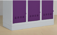 VESTIAIRES MONOBLOC CONFORT - Equipement optionnels - Socle pour vestiaire L40cm /gris clair - sur délai