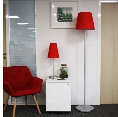 LUMINAIRES - Lampes - CUP MINI Lampe  à poser  avec abat jour tissu tissu rouge pietement fin - dotèe d'une prise USB