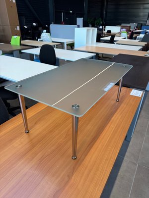 DESTOCKAGE - Table basse - Table basse 90 x 50 cm plateau verre satiné, piétement en tube d'acier chromée