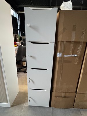 DESTOCKAGE - Rangements - Colone de 4 casiers en mélamine blanc, serrure à clé