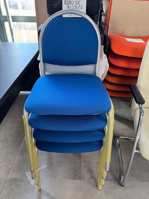 DESTOCKAGE - Chaise - Lot de 4 chaises visiteurs structure 4 pieds métal couleur aluminium dossier et assise en tissu bleu