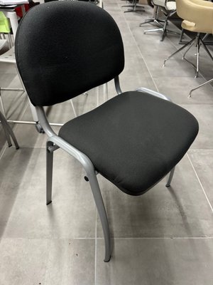 DESTOCKAGE - Sièges & Fauteuils - Lot de 3 sièges visiteurs assise et dossier tissu noir, structure 4 pieds couleur aluminium