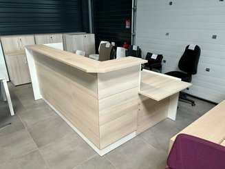 DESTOCKAGE - Accueil & Réunion - Banque d'accueil Coloris Blanc avec façade verre blanc Largeur 2300 + retour PMR