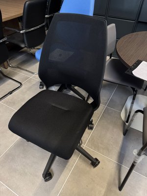 DESTOCKAGE - Sièges & Fauteuils - Siège de travail dossier résille noir, soutien lombaire, assise en tissu noir