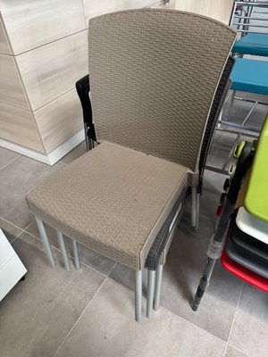 DESTOCKAGE - Sièges & Fauteuils - Siège extérieur structure 4 pieds métallique couleur aluminium, assise taupe ou antracite