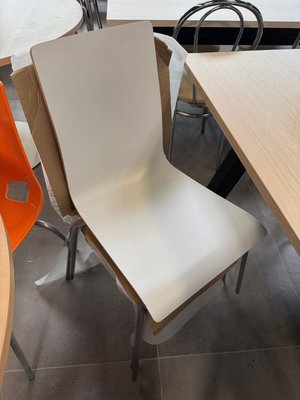 DESTOCKAGE - Sièges & Fauteuils - Lot de 2 chaises visiteur structure 4 pieds couleur aluminium coque bois blanche