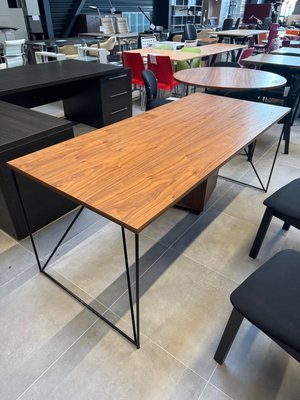 DESTOCKAGE - Bureau - Ensemble de bureau de direction piétement noir et plateau noyer avec caisson mobile 3 tiroirs